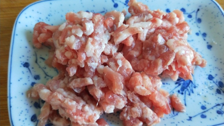 豌豆炒肉末 新文美食,肥瘦<a style='color:red;display:inline-block;' href='/shicai/ 34374'>猪肉馅</a>一百克。