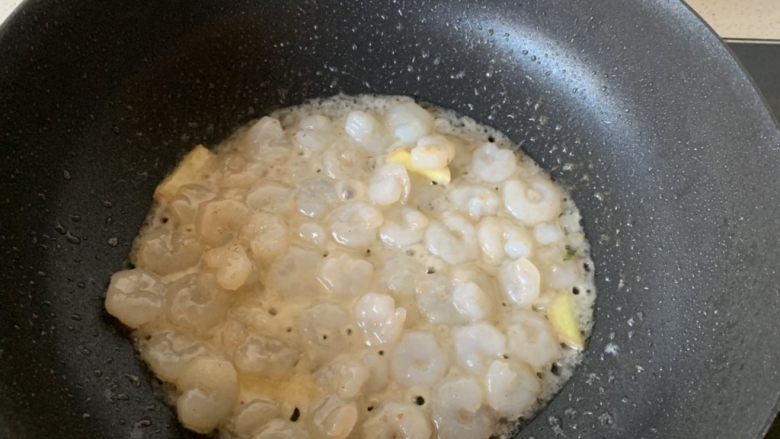 芦笋炒虾仁,炒熟,1-2分钟就差不多了