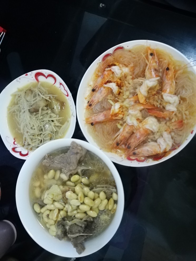 扇骨黄豆汤,配上两个小菜，很完美