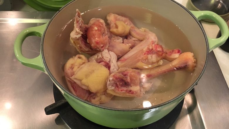 瓜仔鸡汤,我懒得等解冻!也不需解冻,直接加水煮