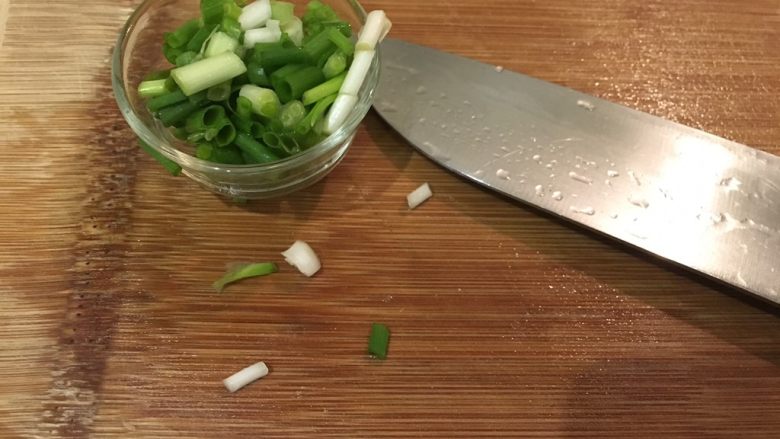 瓜仔鸡汤,切点葱花!