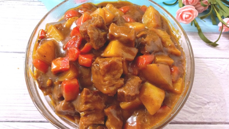 咖喱牛腩土豆,米饭蒸好,咖喱出锅,准备开饭