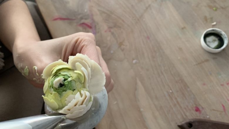 韩式裱花蛋糕制作,换白色裱出花瓣