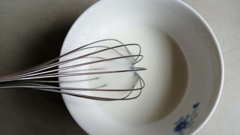 肉松元宝蛋糕,搅拌均匀,乳化好