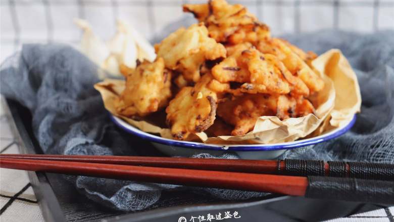 萝卜丝丸子,素丸子,有菜有蛋有面粉,配粥或者豆浆都很好的早餐