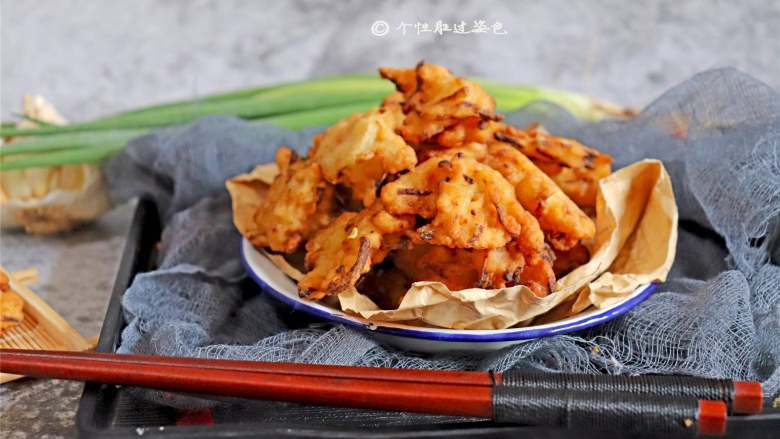 萝卜丝丸子,可以即食,也可氽酸辣汤,还能像油条一样配着炒个菜啥的,反正吃法不少