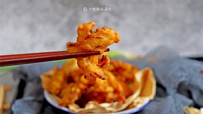 萝卜丝丸子,趁热好吃哇,一边炸着我就先吃了两个