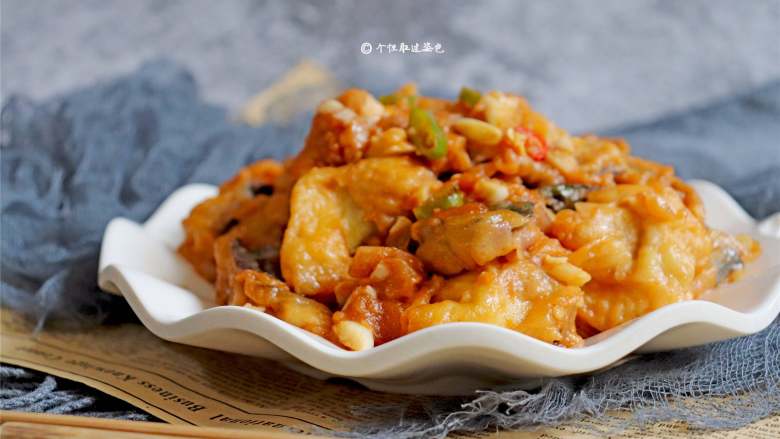 糖醋茄子,其鲜香适口,配米饭吃极其适合。