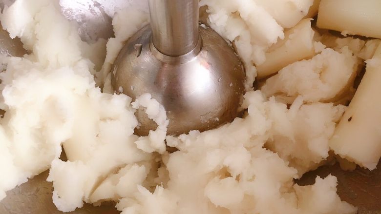 山药饼,压成泥,我是用的搅拌棒