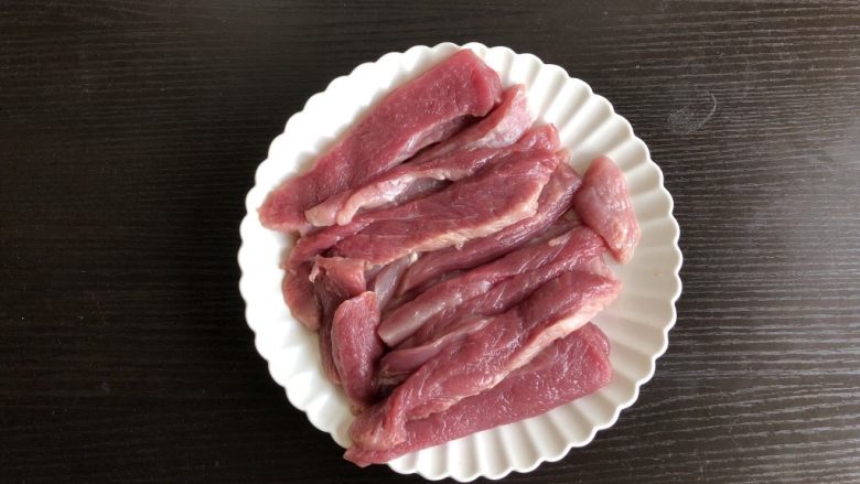 里脊肉干(孜然味),切宽约1.5厘米的长条