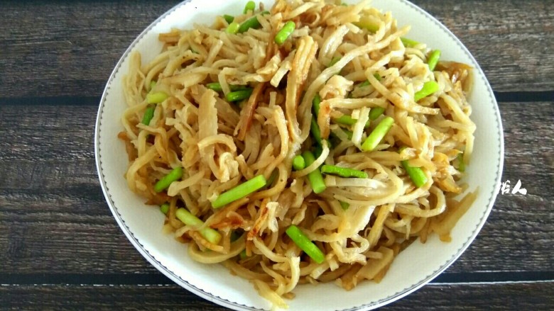蒜苔炒饼丝,成品图
