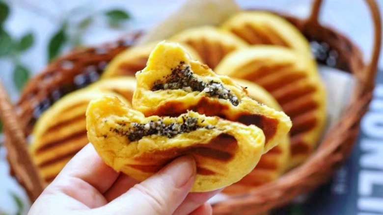 南瓜黑芝麻红糖饼,诱人不?