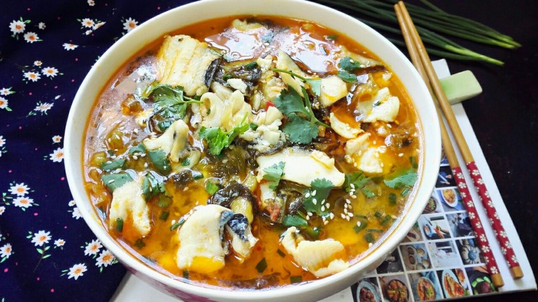 酸菜鱼,拍上成品图,一碗美味下饭的酸菜鱼就完成了。