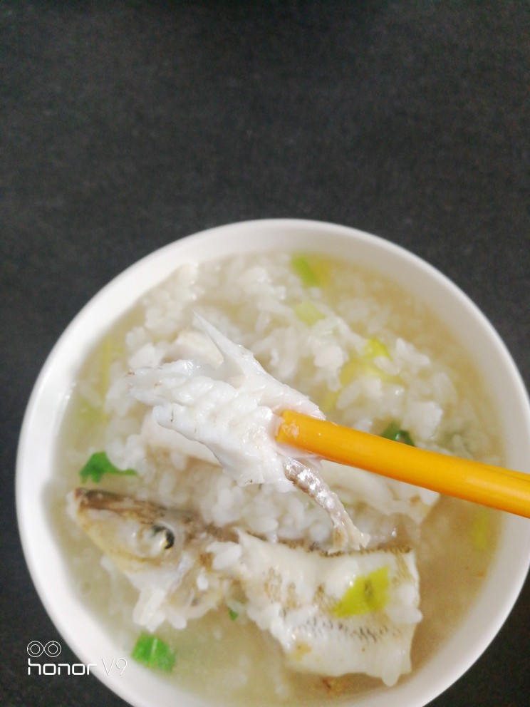 沙丁鱼粥,开吃,鱼肉特别鲜美。
