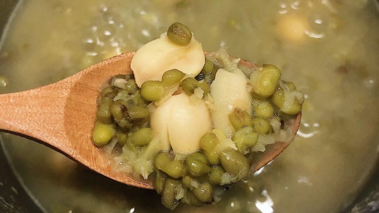 消暑滋补 莲子百合绿豆汤