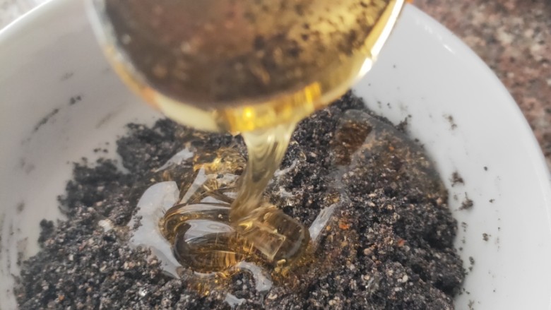 蜂蜜芝麻球,加入蜂蜜