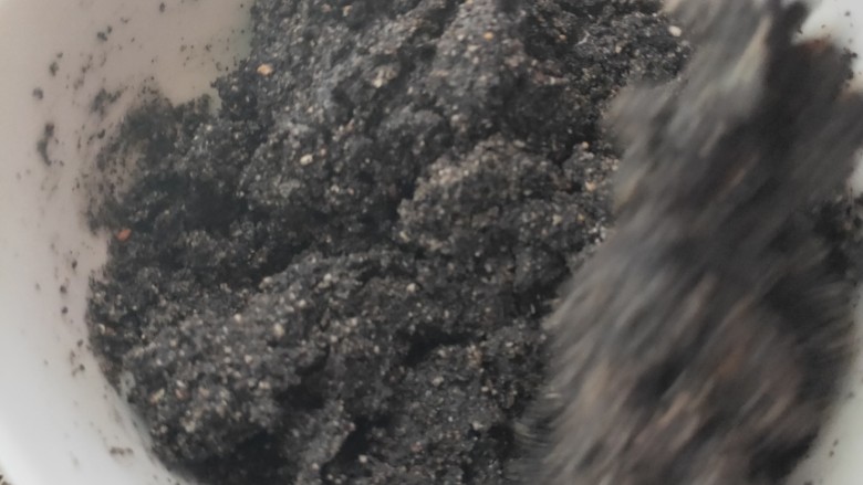 蜂蜜芝麻球,搅拌均匀