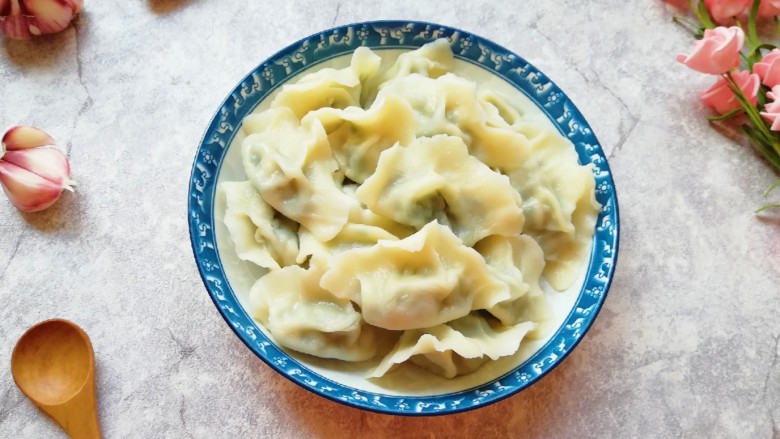 茼蒿大肉馅饺子,茼蒿特有的香味。