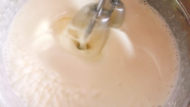 鲜果裸蛋糕(最简易的奶油水果蛋糕),淡奶油加糖打发