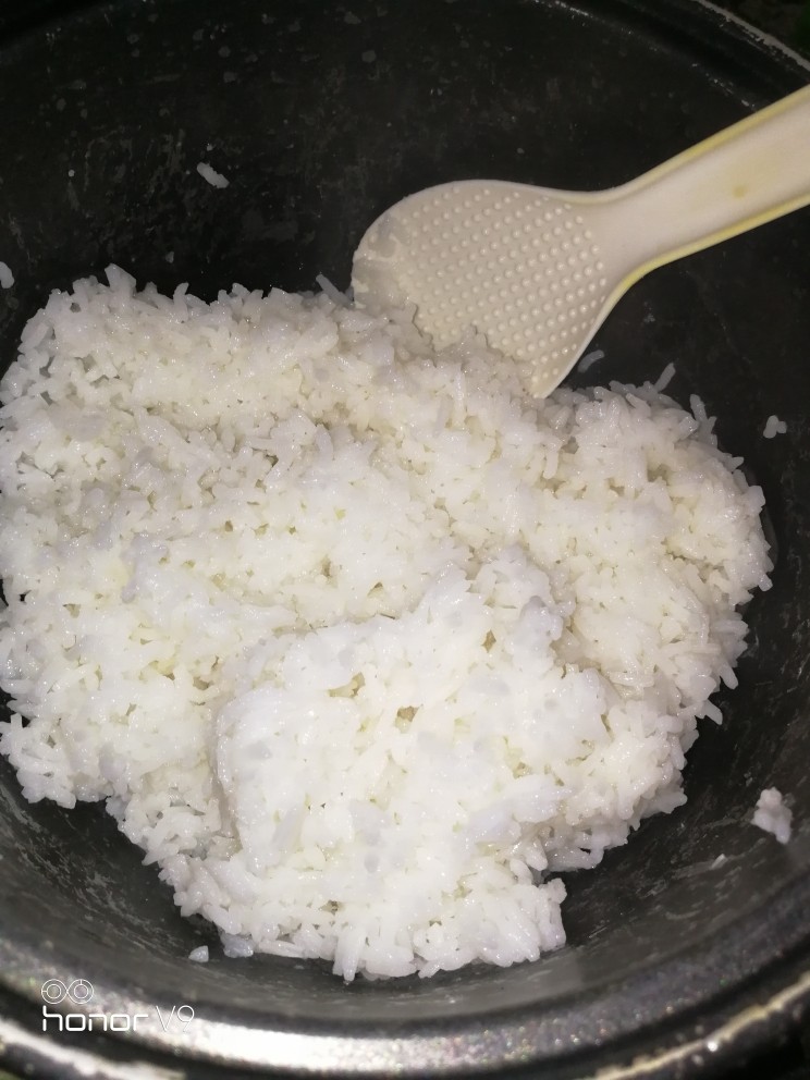 炒饭,米饭🍚熟了,翻几下,放冷