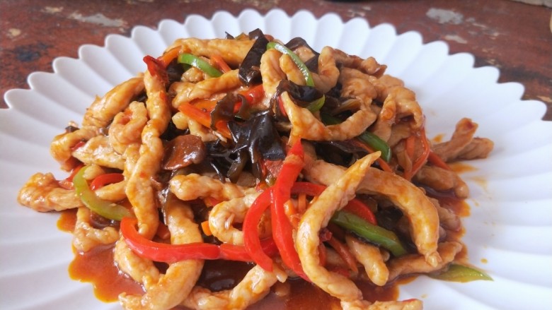鱼香肉丝,成品。咸,鲜,香,辣,微甜。