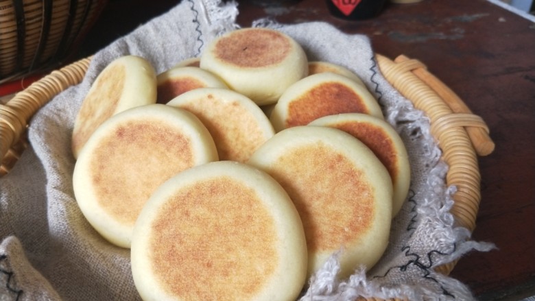 养胃山药饼,成品图。山药有健脾养胃之功效。很适合产妇,老年人,小孩吃。