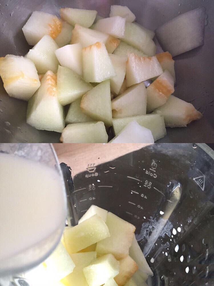 蔓越莓哈密瓜牛奶冰,将<a style='color:red;display:inline-block;' href='/shicai/ 616'>哈密瓜</a>去核去皮切成小块；
切好的<a style='color:red;display:inline-block;' href='/shicai/ 616'>哈密瓜</a>倒入破壁机内，再加入纯<a style='color:red;display:inline-block;' href='/shicai/ 219'>牛奶</a>；