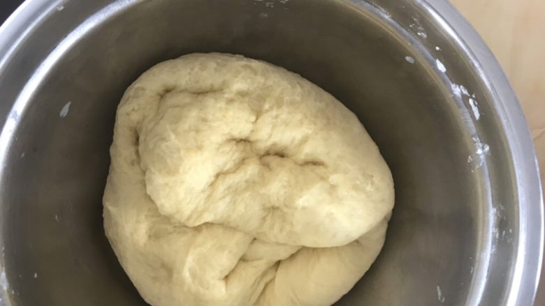 奶油吐司面包,发酵至两倍大拿出排气