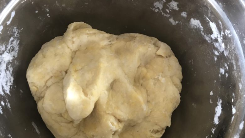 奶油吐司面包,揉好后加入黄油，揉成面团