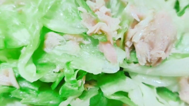 金枪鱼生菜沙拉