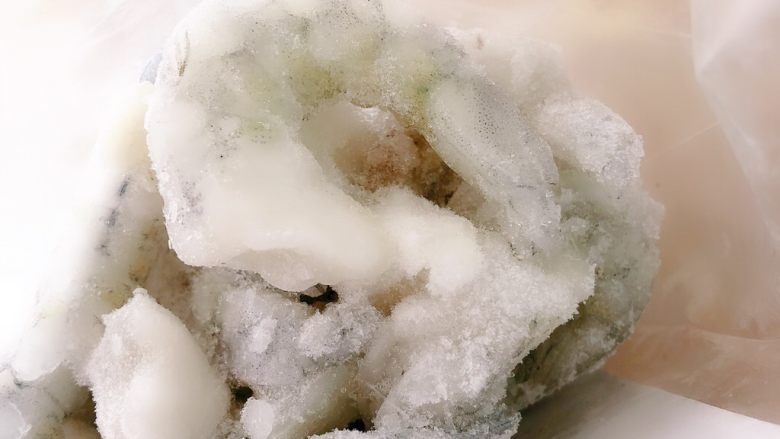 虾仁炒黑麦面,准备<a style='color:red;display:inline-block;' href='/shicai/ 287'>虾仁</a>