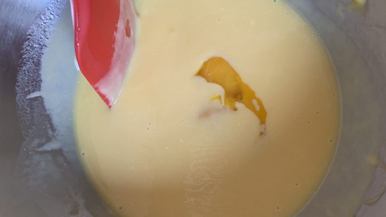 芝士蛋糕,加入蛋黄
