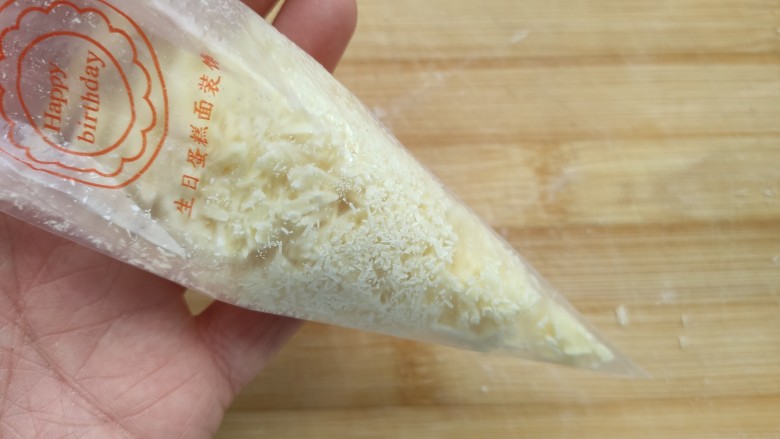水果冰棍,每一口都吃得到果肉,装入裱花袋中
