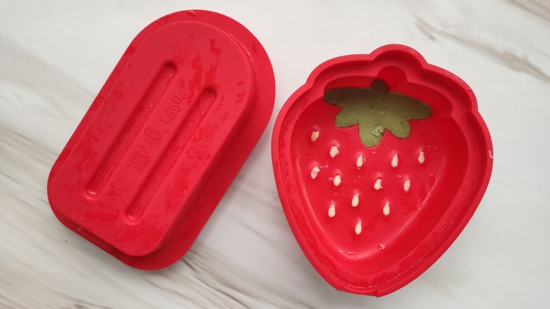 水果冰棍,每一口都吃得到果肉,挤完是这个样子的