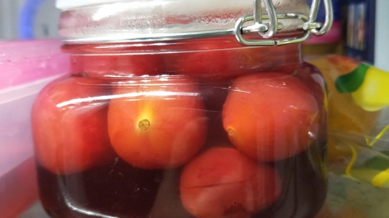 开胃前菜🍅红酒小番茄,将小番茄放到密封罐中,冰箱冷藏保存。糖渍两天后食用风味更佳~