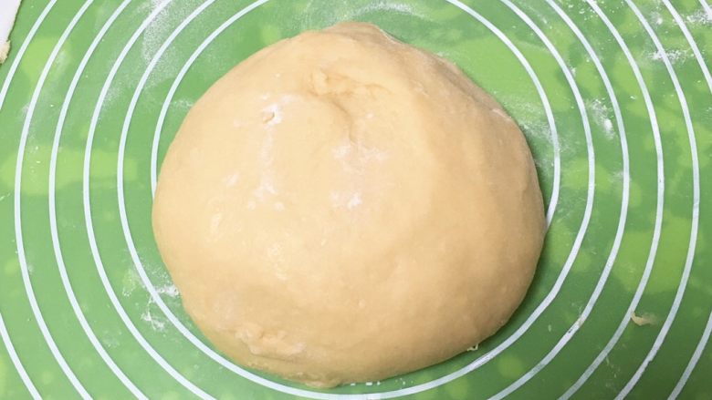 山药软饼,拿出整理,滚圆。