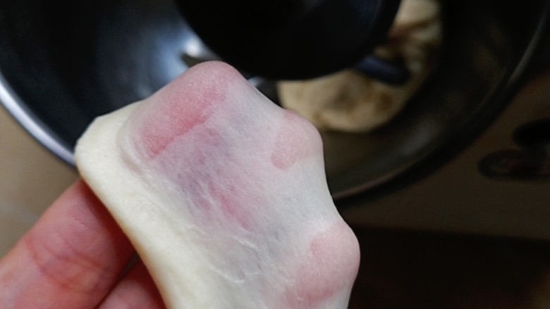葱香肉松排包,一档揉成团转三档揉至扩展阶段(能扯出厚膜)