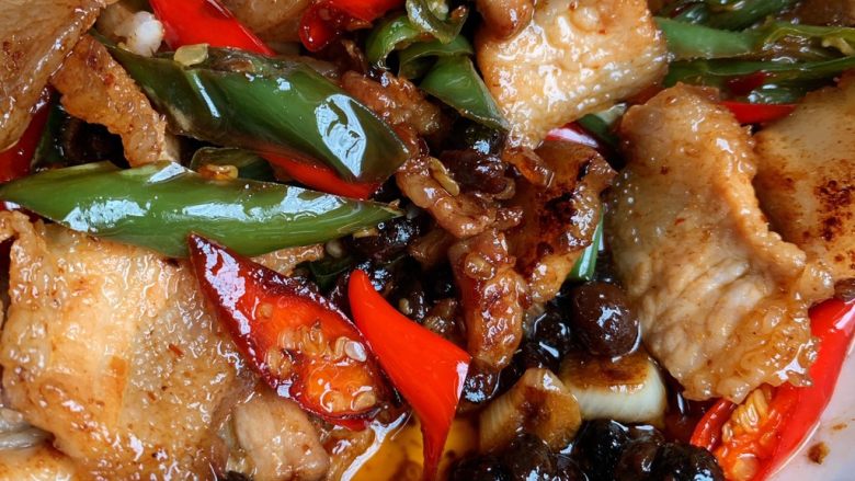 农家小炒肉,简单易学吧?试一下哦!