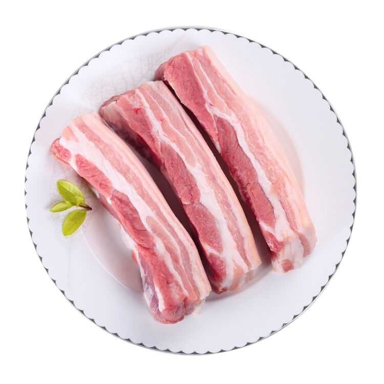 红烧肉,准备一块肥瘦相间的带皮五花肉,大约500克(忘了拍图,借网图一张)。