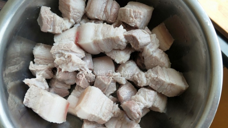 红烧肉,捞出控干水分