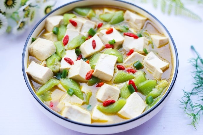 鲜掉眉毛的丝瓜豆腐汤,成品~