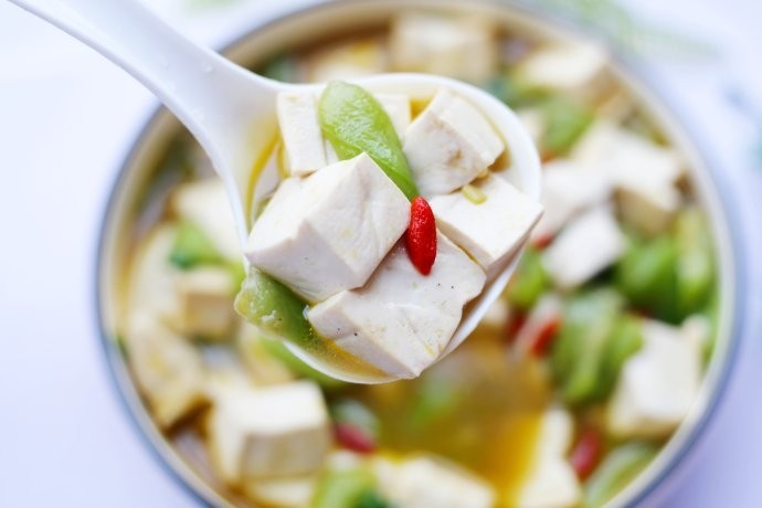 鲜掉眉毛的丝瓜豆腐汤,来一口~