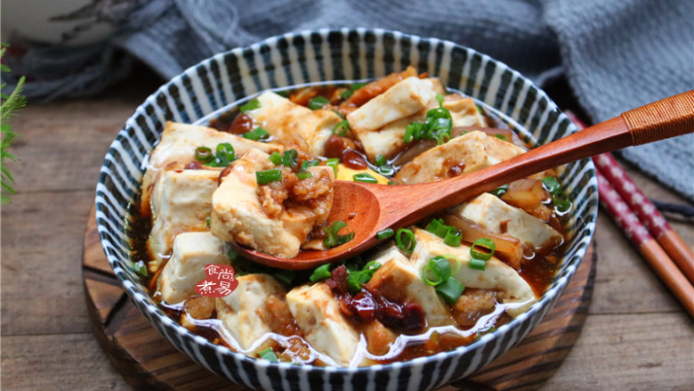 五花肉豆腐蒸荷包蛋,成品图