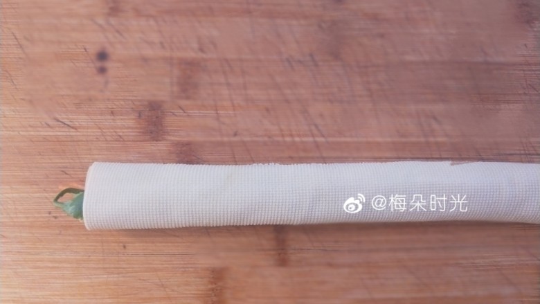 京酱肉丝,卷起来,卷紧实一点