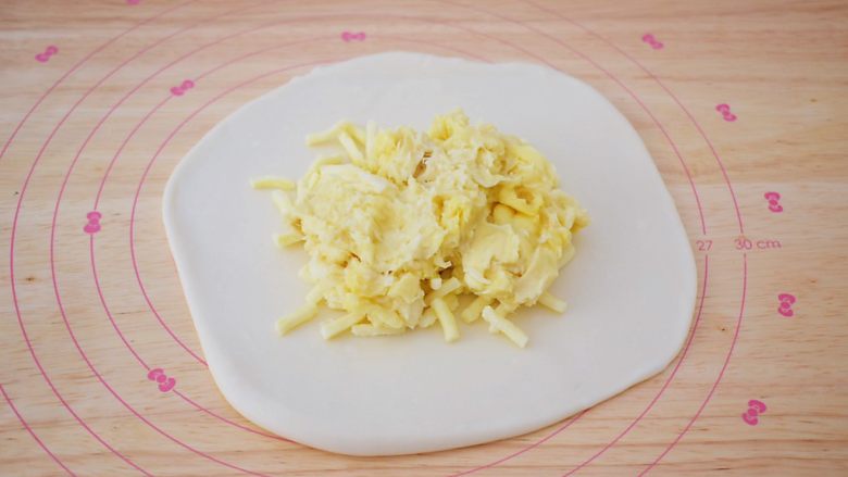 芝士榴莲饼,放入榴莲果肉