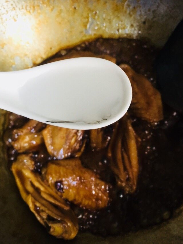 红烧鸡翅,水淀粉勾芡