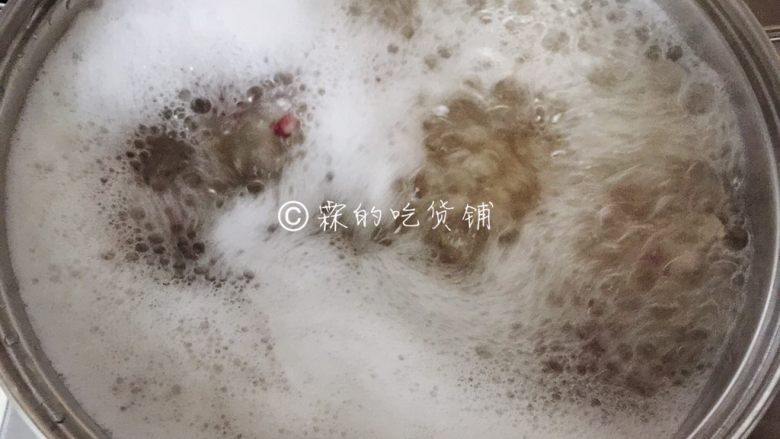 红豆小圆子糖粥,大火煮开后,小火慢熬。