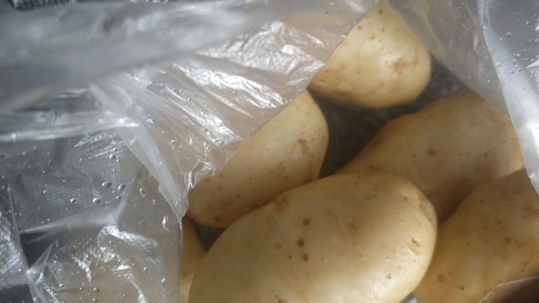 红烧土豆,<a style='color:red;display:inline-block;' href='/shicai/ 23'>土豆</a>去皮