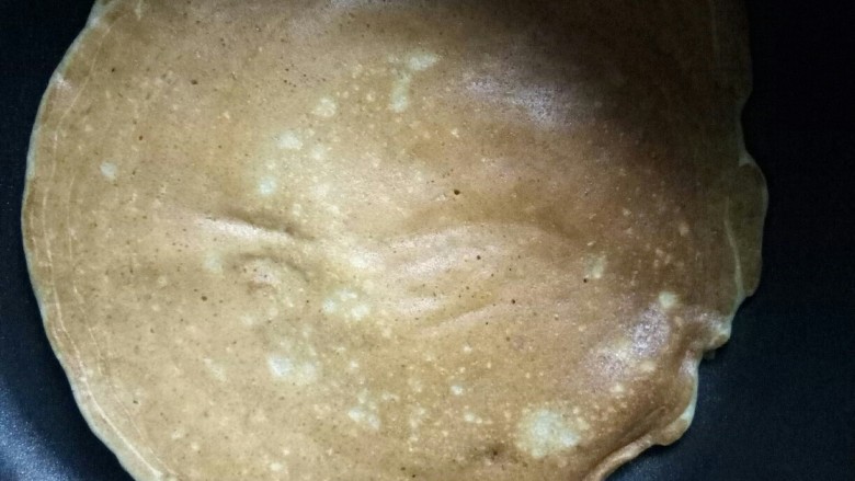 幸福西饼,一分钟后翻面，再烙一分钟起锅。