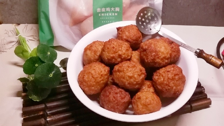 香卤番茄肉丸,依次全部炸好